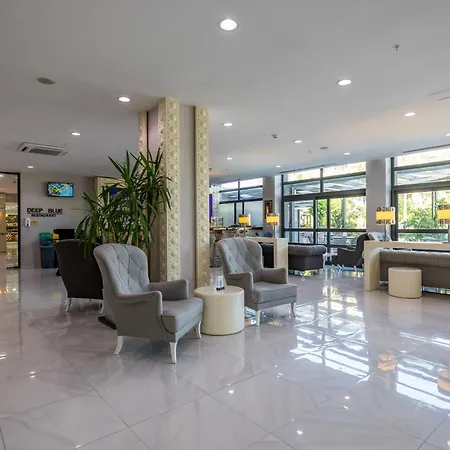 אתר נופש Vonresort Elite & Aqua סייד