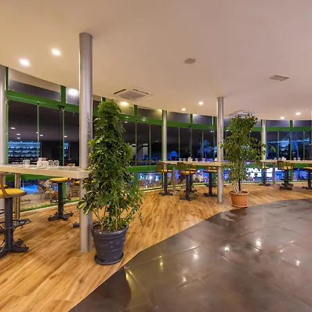Vonresort Elite & Aqua 5* Sidé