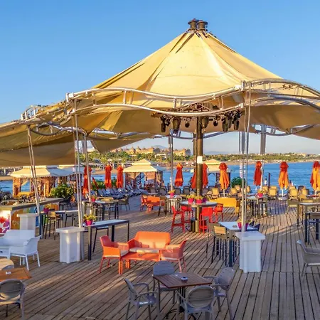 Vonresort Elite & Aqua 5* Sidé