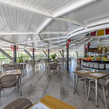 Vonresort Elite & Aqua 5* Sidé