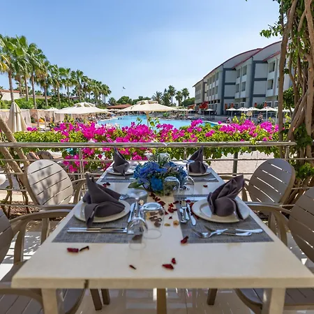 Vonresort Elite & Aqua 5* Sidé