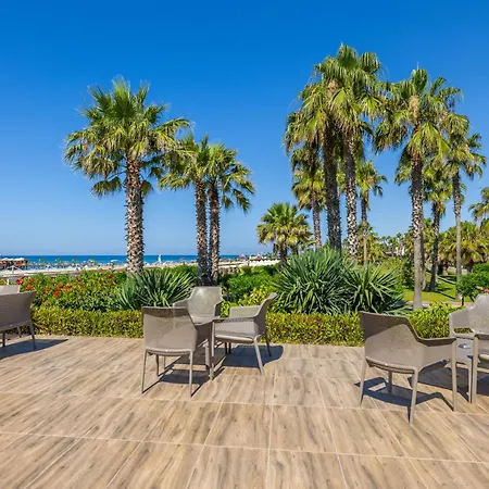 Vonresort Elite & Aqua 5* Sidé